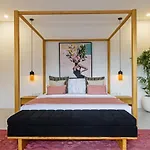 The Botanical 6 Bed Luxury 900 Meter From Beach