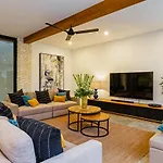 The Botanical 6 Bed Luxury 900 Meter From Beach