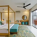 The Botanical 6 Bed Luxury 900 Meter From Beach